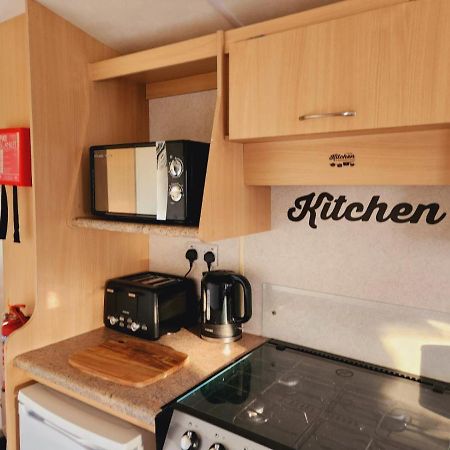 Отель Comfy Caravan On Marine Park Рил Экстерьер фото