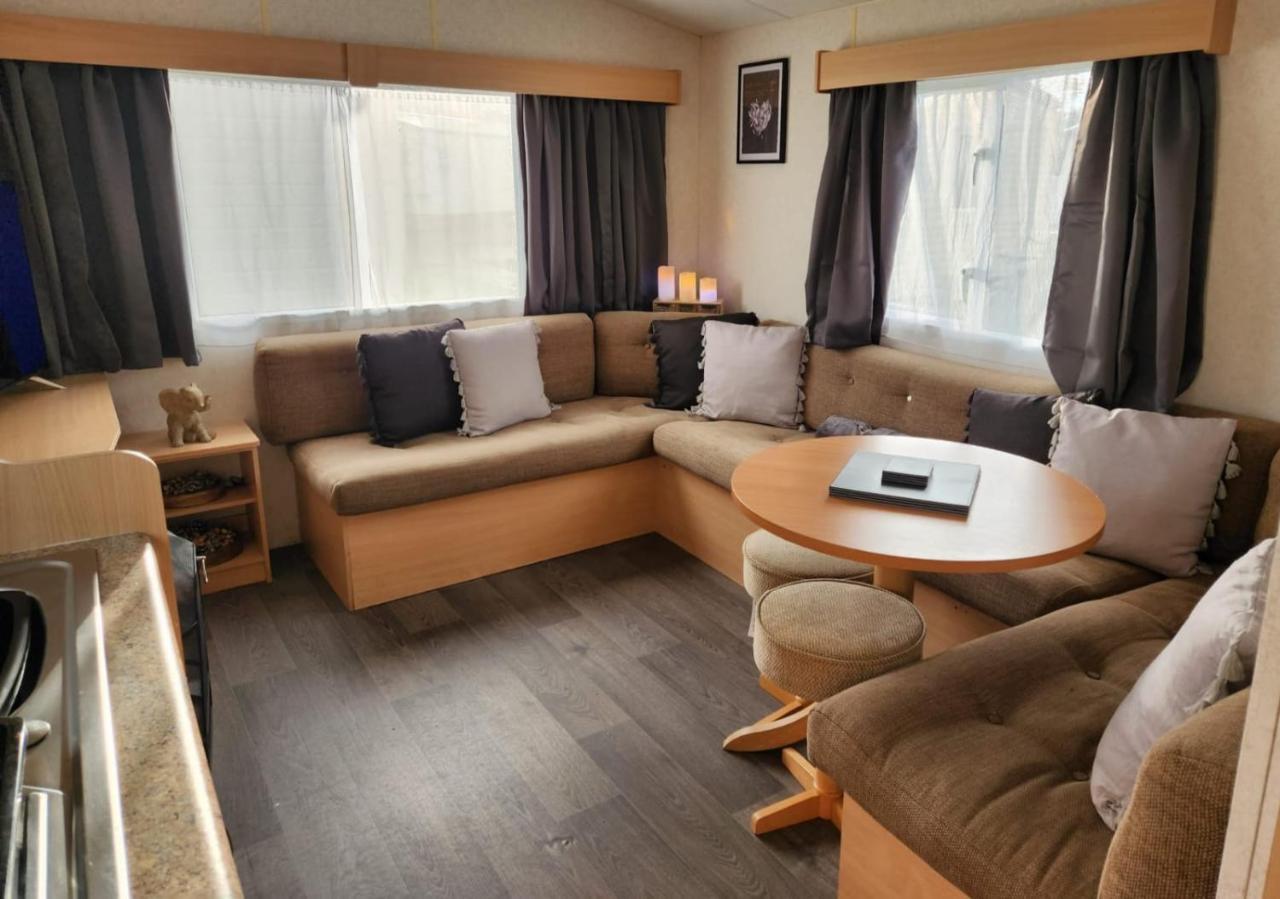 Отель Comfy Caravan On Marine Park Рил Экстерьер фото